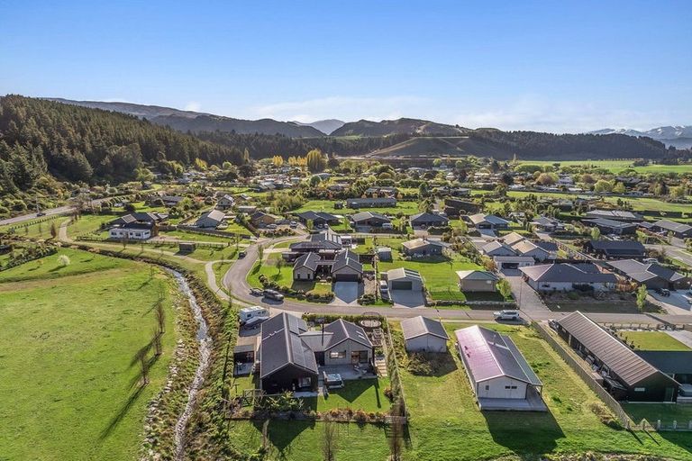 Photo of property in Luggate Park, 32 Cooper Crescent, Luggate, Wanaka, 9383
