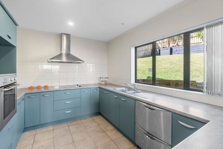 Photo of property in 1 Kittiwake Drive, Schnapper Rock, Auckland, 0632