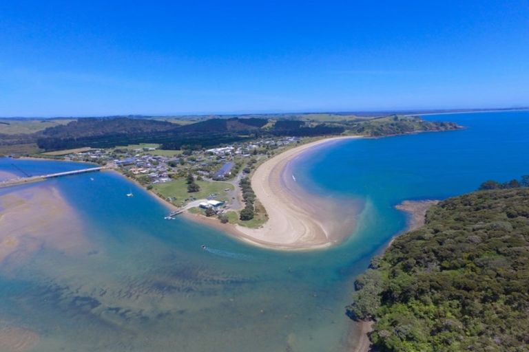 Photo of property in 13 Bush Point Road, Cable Bay, 0420