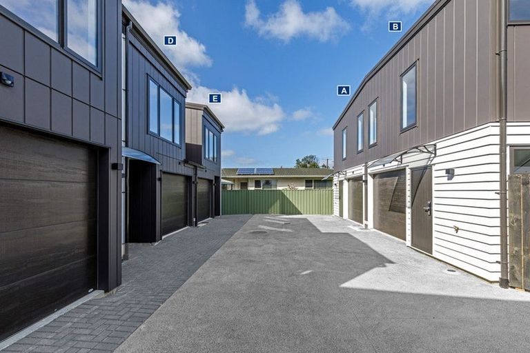 Photo of property in 647a Te Atatu Road, Te Atatu Peninsula, Auckland, 0610