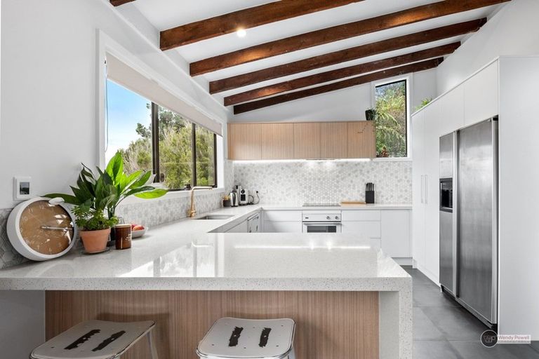 Photo of property in 4a Banksia Grove, Maungaraki, Lower Hutt, 5010