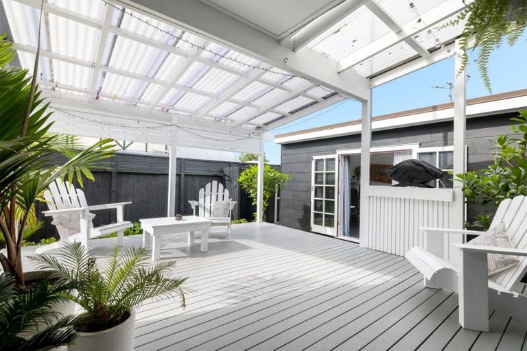 Photo of property in 35 Ngatai Road, Otumoetai, Tauranga, 3110