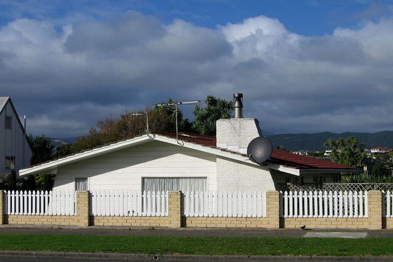Photo of property in 178 Tutere Street, Waikanae Beach, Waikanae, 5036