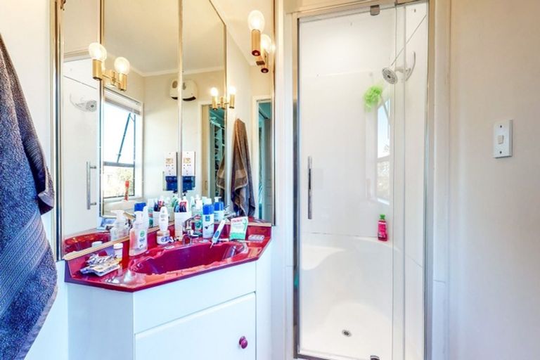 Photo of property in 3 Gaff Place, Whitby, Porirua, 5024