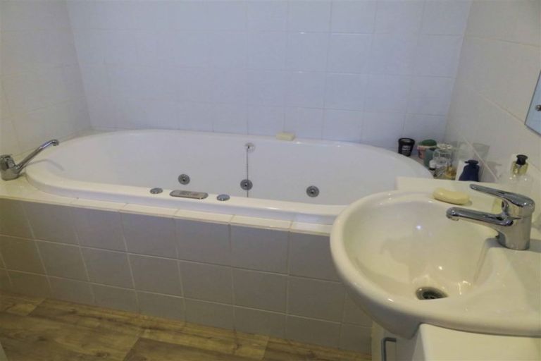 Photo of property in 4 Craig Street, Waikiwi, Invercargill, 9810