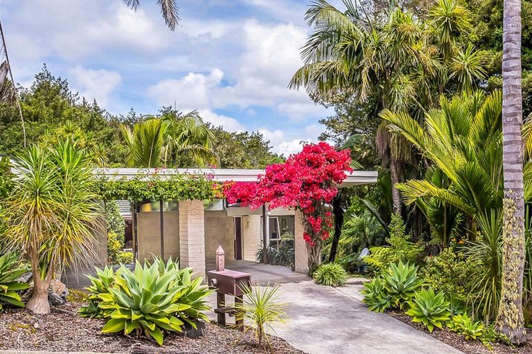 Photo of property in 3 Hebe Place, Birkenhead, Auckland, 0626