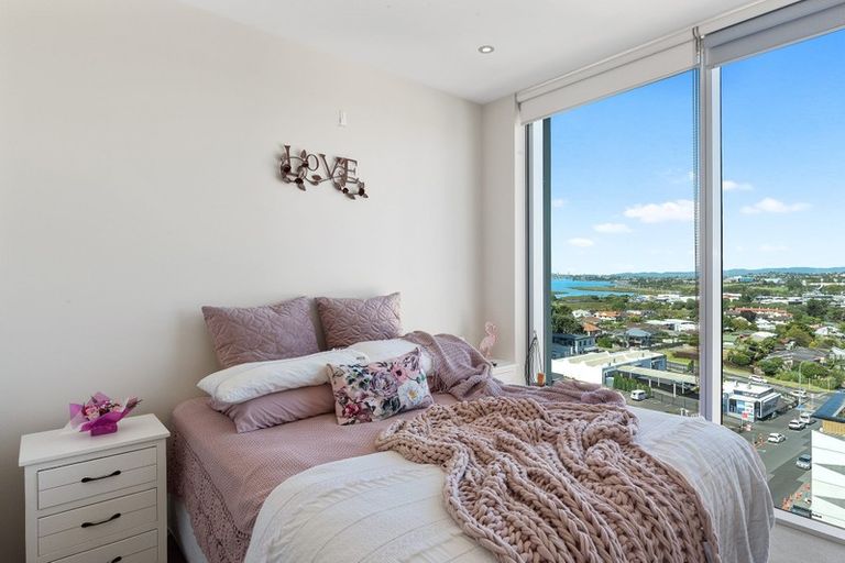 Photo of property in Sentinel Apartments, 905/3 Northcroft Street, Takapuna, Auckland, 0622