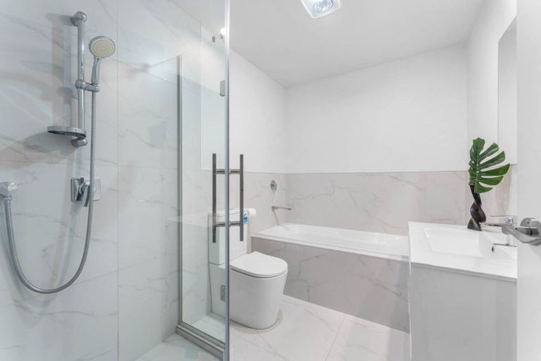 Photo of property in 4d Flaunty Place, West Harbour, Auckland, 0618