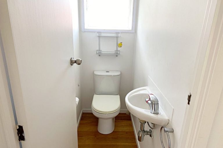 Photo of property in 2/40 Onepoto Road, Hauraki, Auckland, 0622