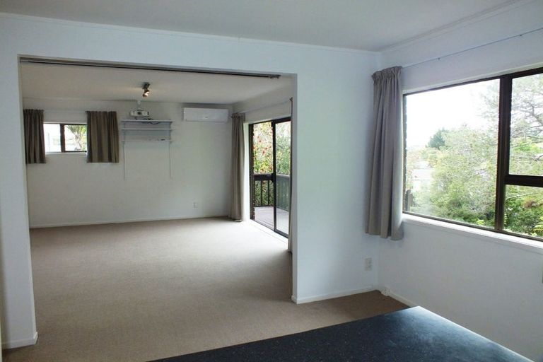 Photo of property in 1/19 Saddleback Rise, Murrays Bay, Auckland, 0630