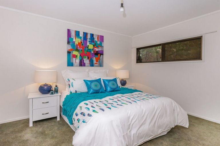 Photo of property in 35 Pluto Place, Beach Haven, Auckland, 0626