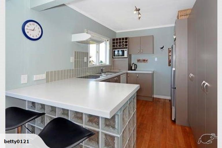 Photo of property in 296 East Coast Road, Forrest Hill, Auckland, 0620