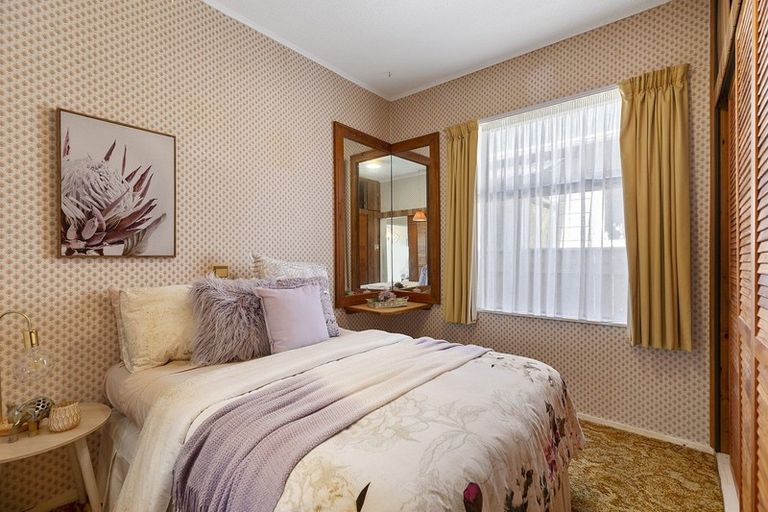 Photo of property in 102 Yule Street, Lyall Bay, Wellington, 6022