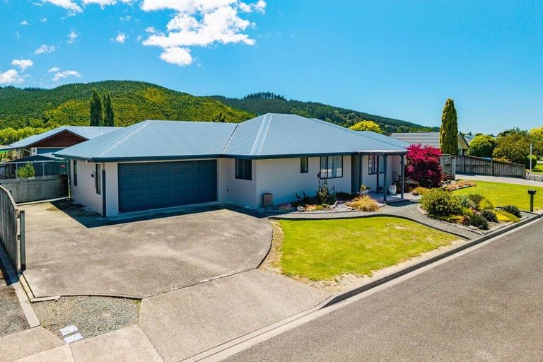 Photo of property in 2 Mayer Crescent, Wakefield, 7025