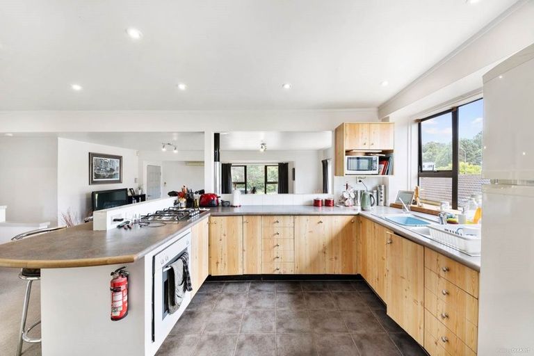 Photo of property in 6 Eagleson Street, Northcross, Auckland, 0632