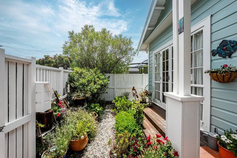 Photo of property in 61 Oroua Street, Eastbourne, Lower Hutt, 5013