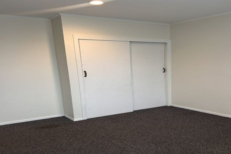 Photo of property in 2a Chapman Road, Te Atatu Peninsula, Auckland, 0610