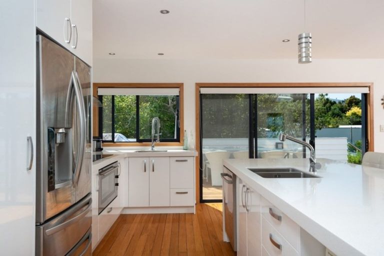 Photo of property in 12 Beach Grove, Omokoroa, 3114