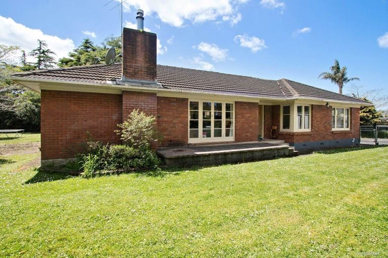 Photo of property in 16 Sutton Crescent, Papakura, 2110