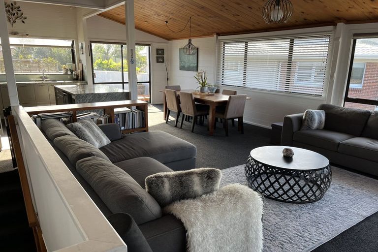 Photo of property in 1/26 Ridge Road, Waiake, Auckland, 0630