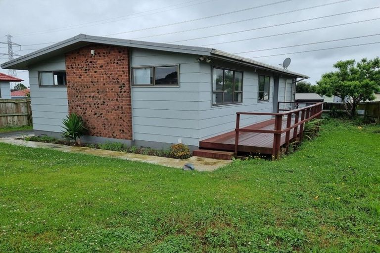 Photo of property in 35 Darnell Crescent, Clover Park, Auckland, 2019