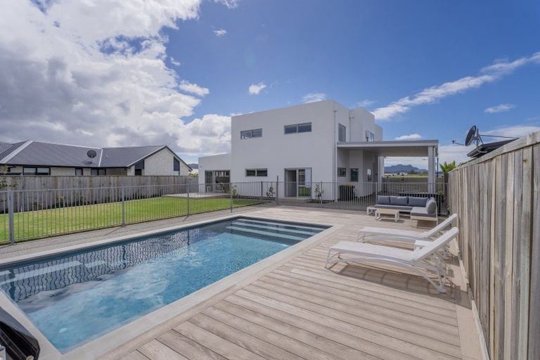 Photo of property in 8 Awatea Drive, Whitianga, 3510