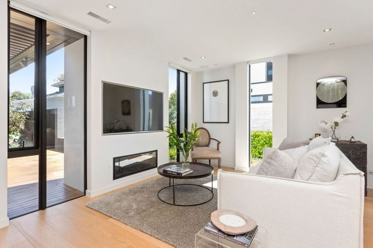 Photo of property in 18 Roa Road, Fendalton, Christchurch, 8041