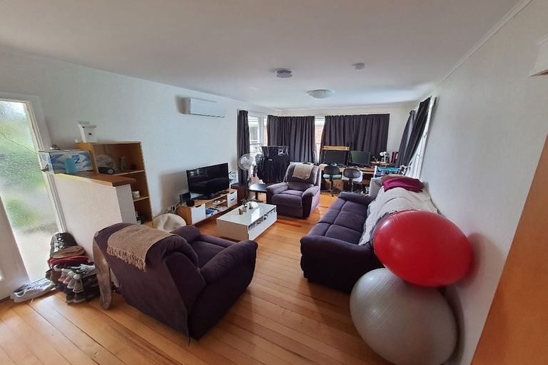 Photo of property in 30 Weybridge Crescent, Glen Innes, Auckland, 1072