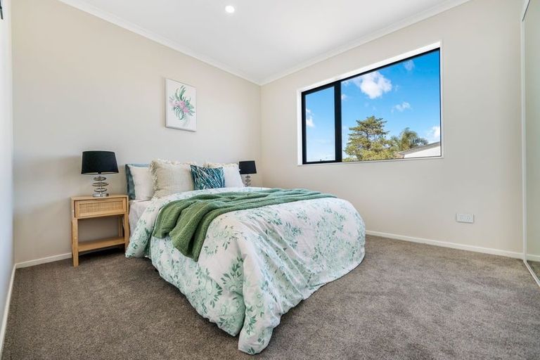 Photo of property in 2/3 Royal View Road, Te Atatu South, Auckland, 0610