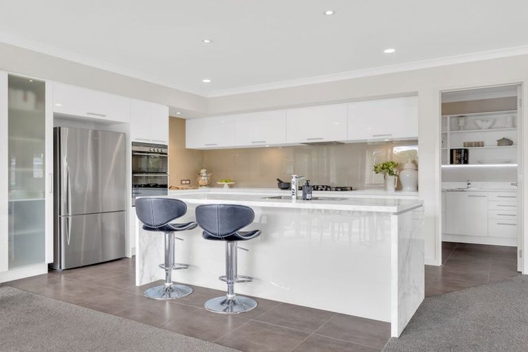 Photo of property in 9 Portofino Point, Karaka, Papakura, 2113