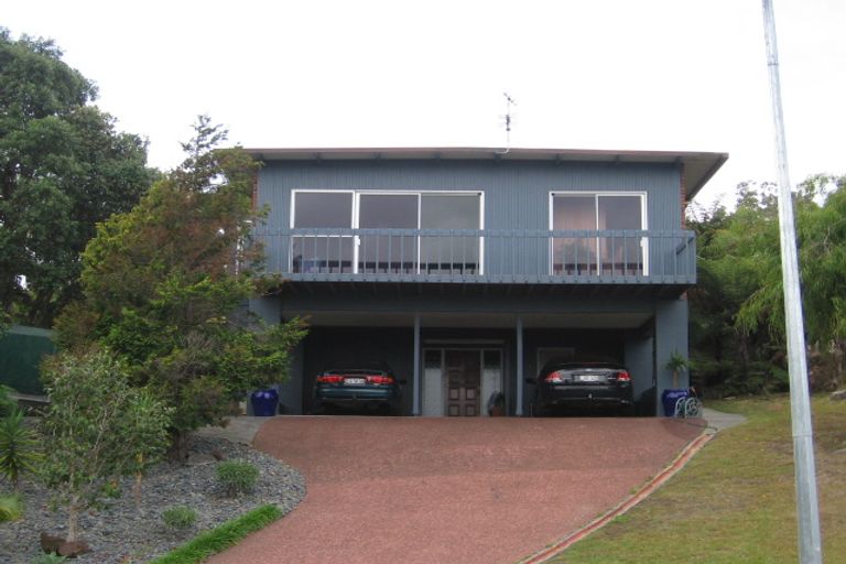 Photo of property in 102 Ravenwood Drive, Forrest Hill, Auckland, 0620
