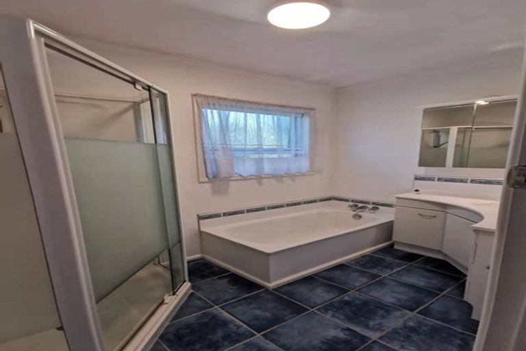 Photo of property in 2/11 Manor Place, Bryndwr, Christchurch, 8053