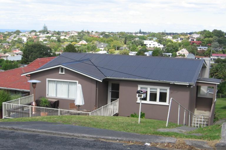 Photo of property in 2/12 Jellicoe Road, Murrays Bay, Auckland, 0630