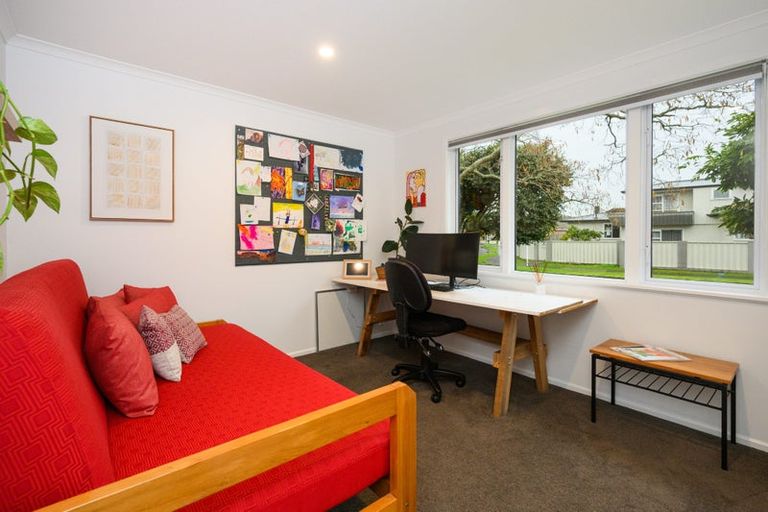 Photo of property in 8 Waterloo Crescent, Hokowhitu, Palmerston North, 4410