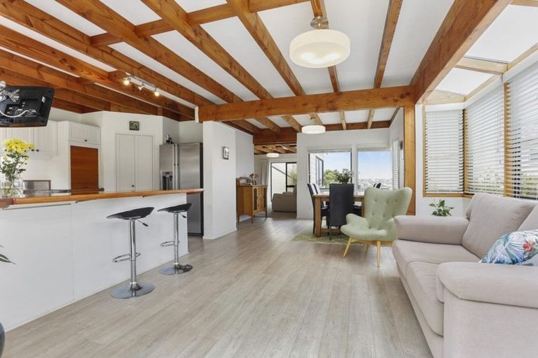 Photo of property in 2/13 Garadice Road, Rothesay Bay, Auckland, 0630