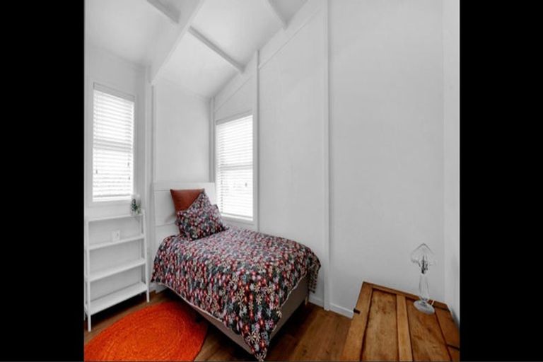 Photo of property in 11 Tasman Street, Opunake, 4616