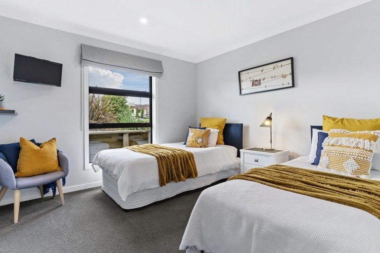 Photo of property in 2 Olive Close, Omokoroa, 3114