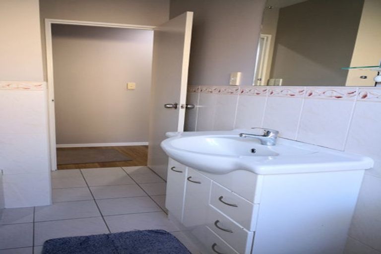 Photo of property in 16a Vera Road, Te Atatu South, Auckland, 0610