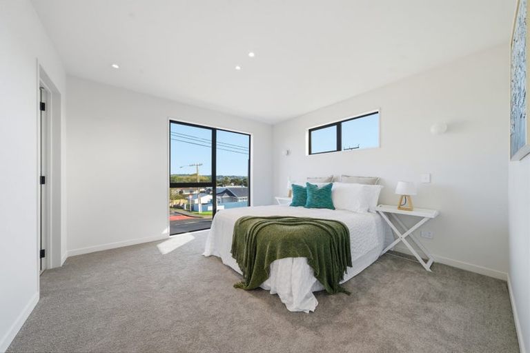 Photo of property in 31 Wallace Road, Mangere Bridge, Auckland, 2022