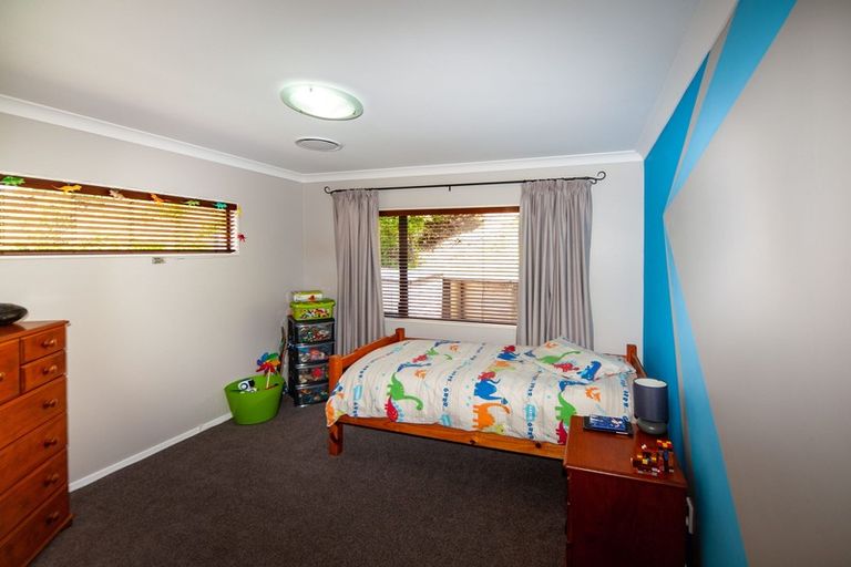 Photo of property in 35 Waverton Terrace, Churton Park, Wellington, 6037