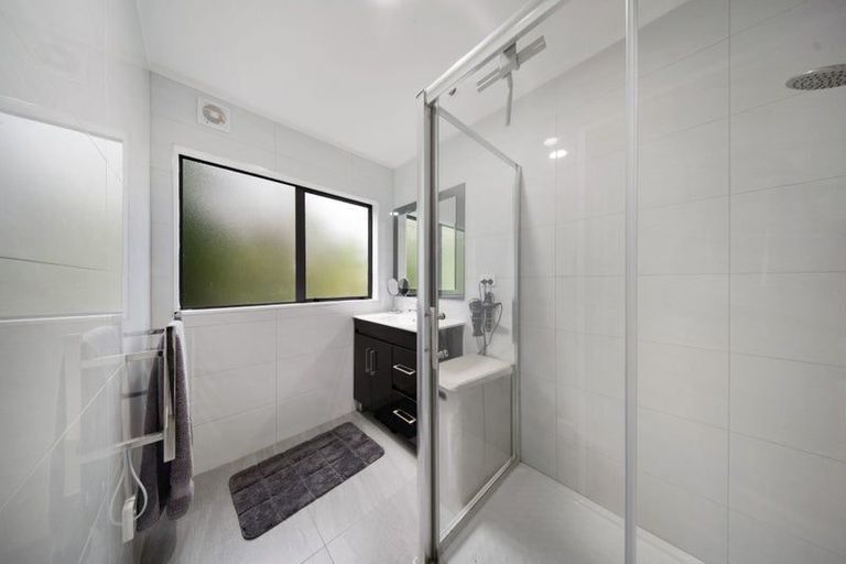 Photo of property in 215 Kaipara Road, Papakura, 2582