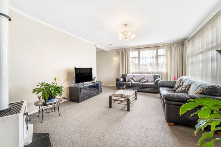 Photo of property in 180a Old Titirangi Road, New Lynn, Auckland, 0600