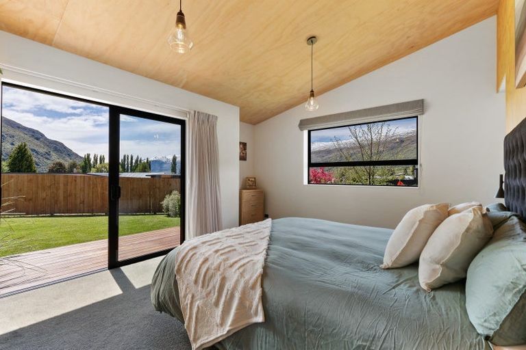 Photo of property in 5 Lakefield Close, Kingston, Athol, 9793