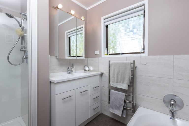 Photo of property in 20 Miraka Place, Birkenhead, Auckland, 0626