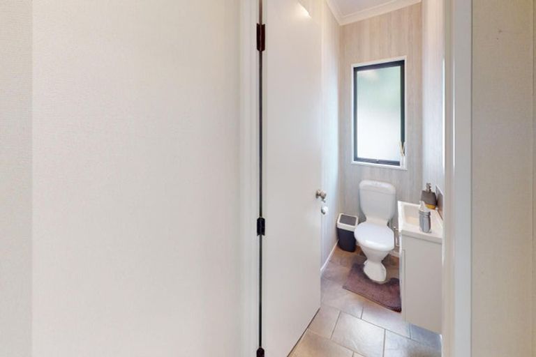 Photo of property in 3 Abby Road, Fitzherbert, Palmerston North, 4410