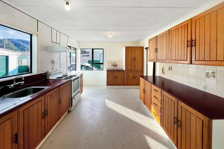 Photo of property in 27 Wainuiomata Road, Wainuiomata, Lower Hutt, 5014