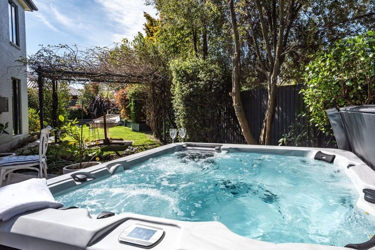 Photo of property in 16 Clyde Road, Upper Riccarton, Christchurch, 8041