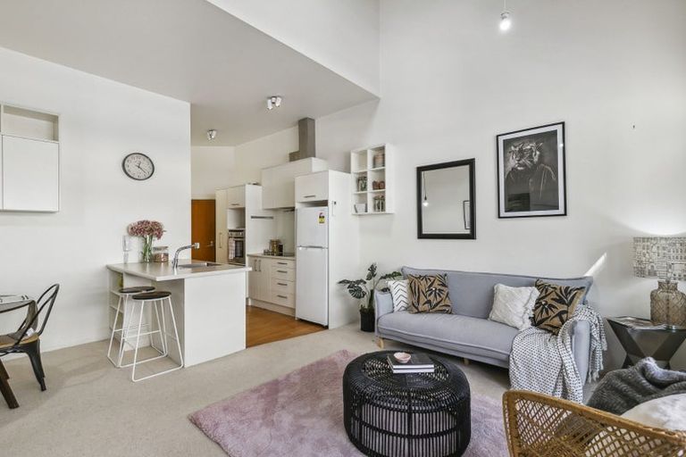 Photo of property in Metro Apartments, 4/220 Thorndon Quay, Pipitea, Wellington, 6011