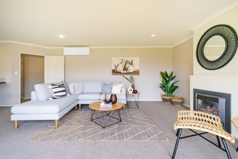 Photo of property in 2 Varsity Heights, Fitzherbert, Palmerston North, 4410