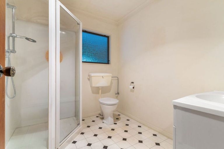 Photo of property in 2 Loasby Place, Greytown, 5712